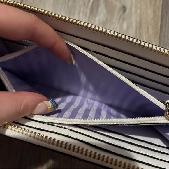 Victoria's Secret White Woven Wallet - Picture 5 of 6